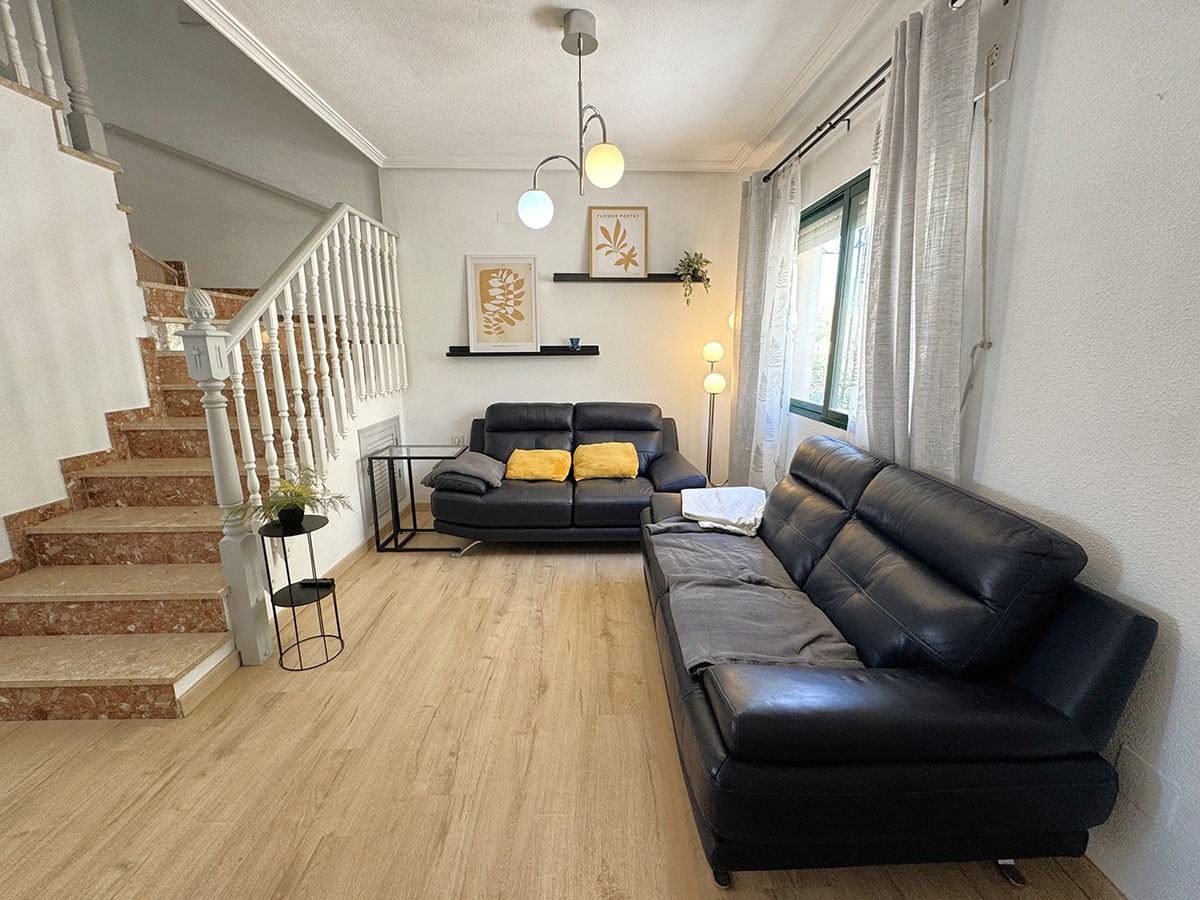 Resale - 3 Bedroom 2 Bathroom Townhouse in Orihuela Costa - La Zenia - Alicante