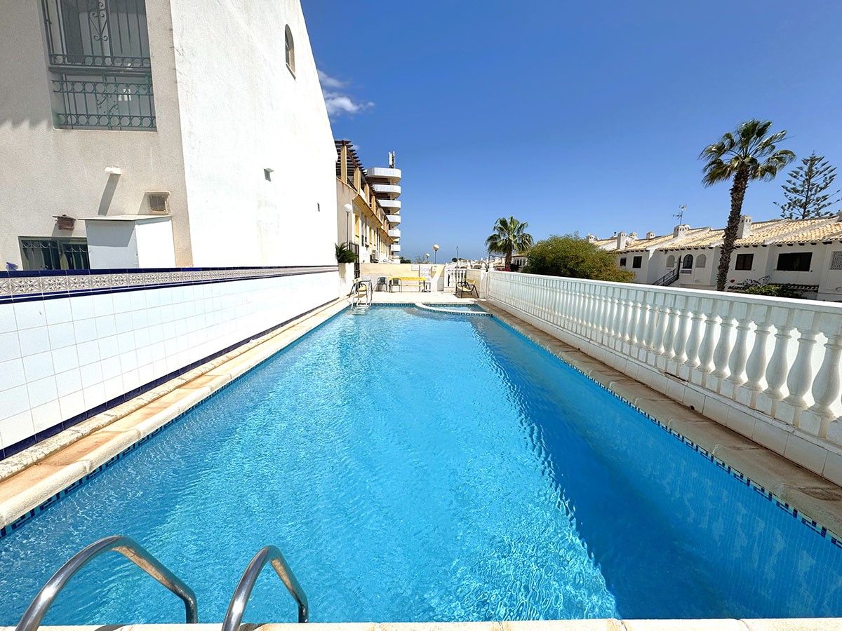 Resale - 3 Bedroom 2 Bathroom Townhouse in Orihuela Costa - La Zenia - Alicante