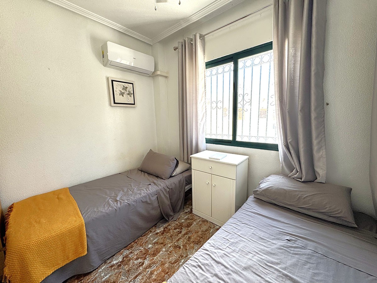 Resale - 3 Bedroom 2 Bathroom Townhouse in Orihuela Costa - La Zenia - Alicante