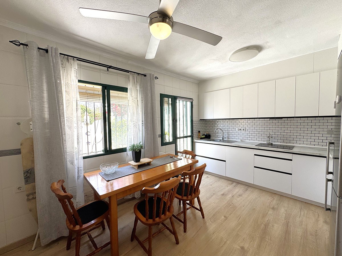 Resale - 3 Bedroom 2 Bathroom Townhouse in Orihuela Costa - La Zenia - Alicante