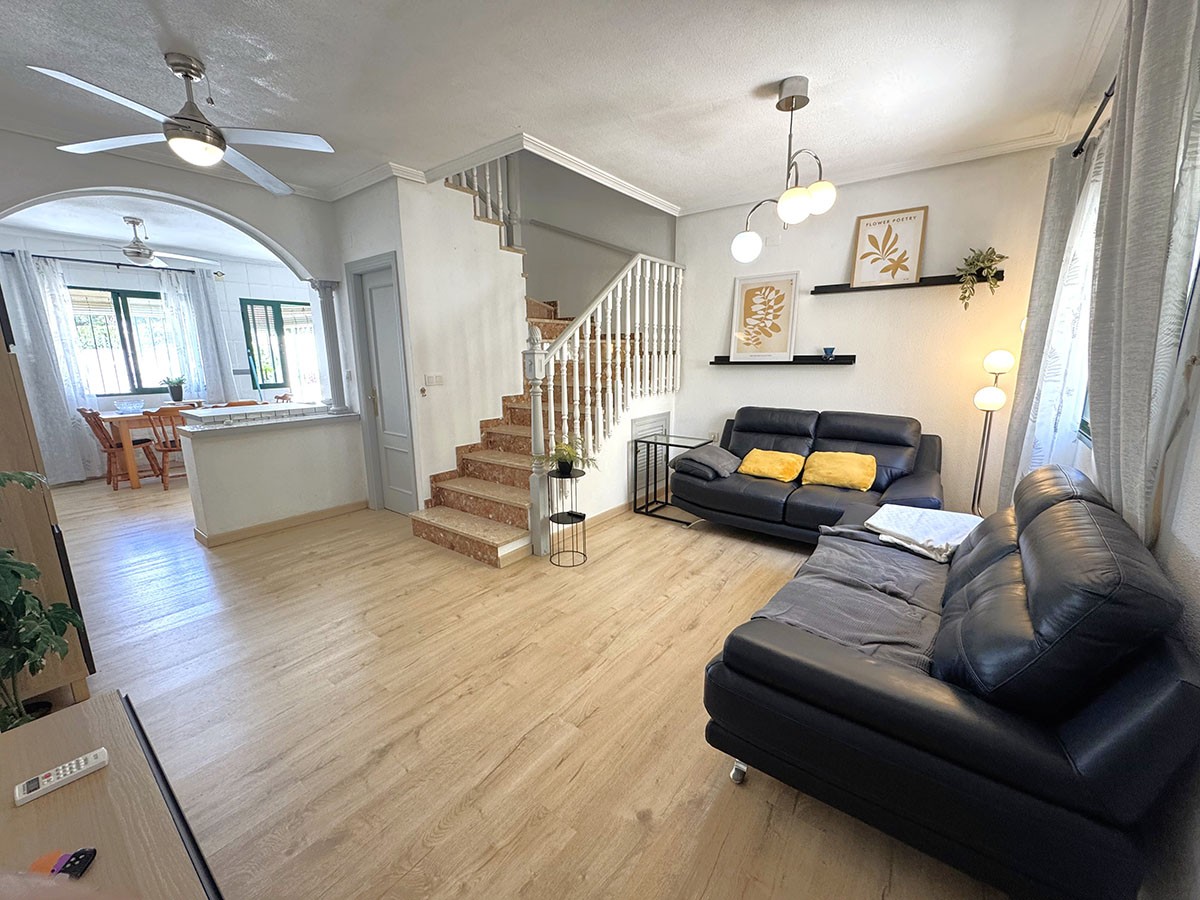 Resale - 3 Bedroom 2 Bathroom Townhouse in Orihuela Costa - La Zenia - Alicante