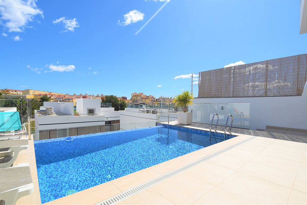 Sold - 3 Bedroom 4 Bathroom Villa in Orihuela Costa - Villamartin - Alicante