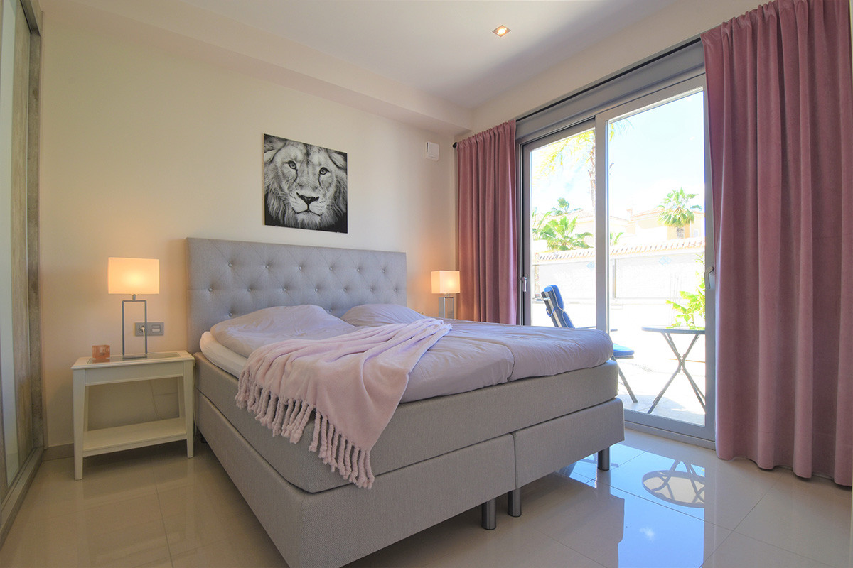 Sold - 3 Bedroom 4 Bathroom Villa in Orihuela Costa - Villamartin - Alicante