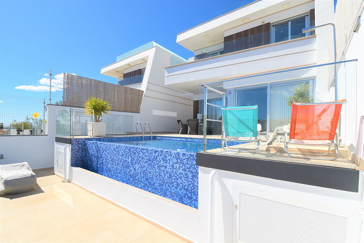 Sold - 3 Bedroom 4 Bathroom Villa in Orihuela Costa - Villamartin - Alicante