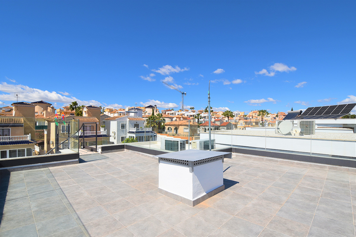 Sold - 3 Bedroom 4 Bathroom Villa in Orihuela Costa - Villamartin - Alicante