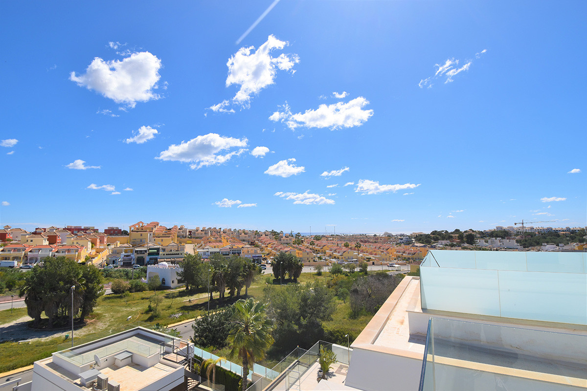 Sold - 3 Bedroom 4 Bathroom Villa in Orihuela Costa - Villamartin - Alicante