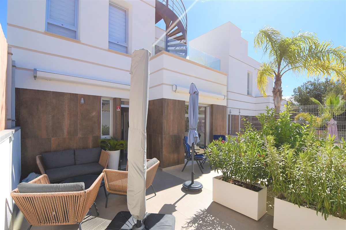 Sold - 3 Bedroom 4 Bathroom Villa in Orihuela Costa - Villamartin - Alicante