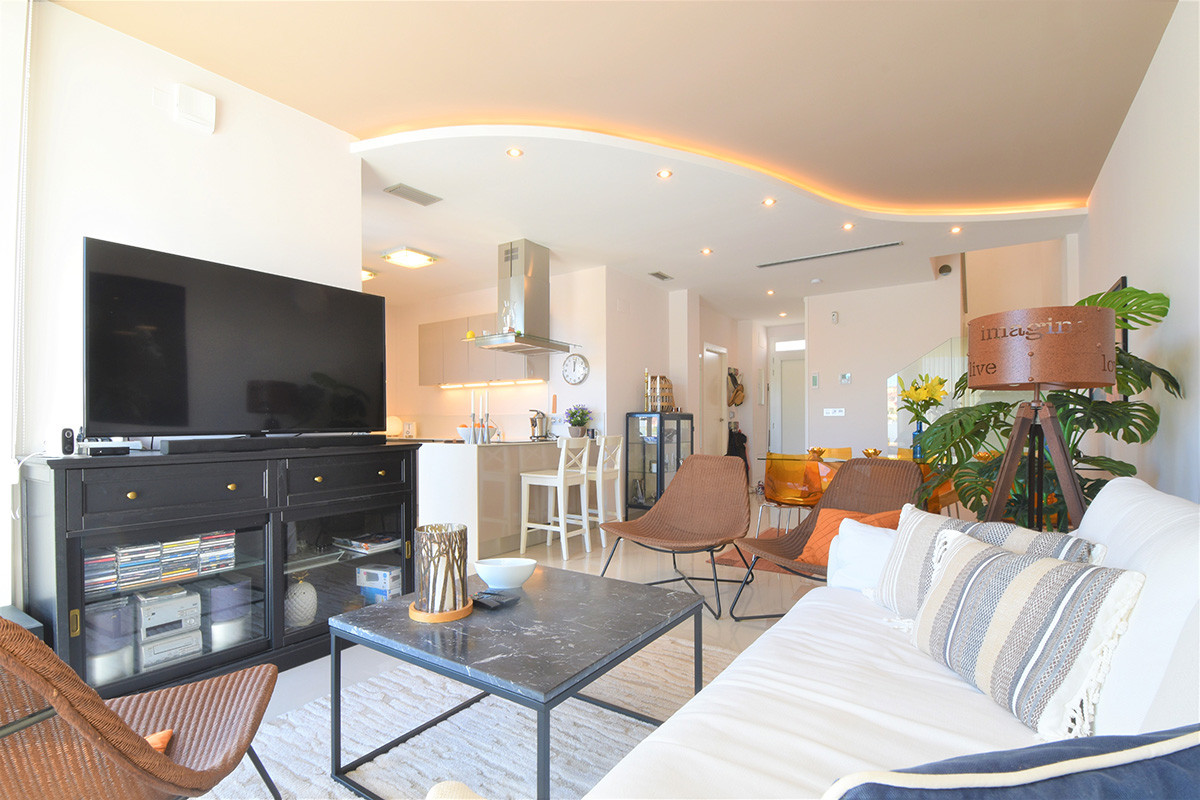 Sold - 3 Bedroom 4 Bathroom Villa in Orihuela Costa - Villamartin - Alicante