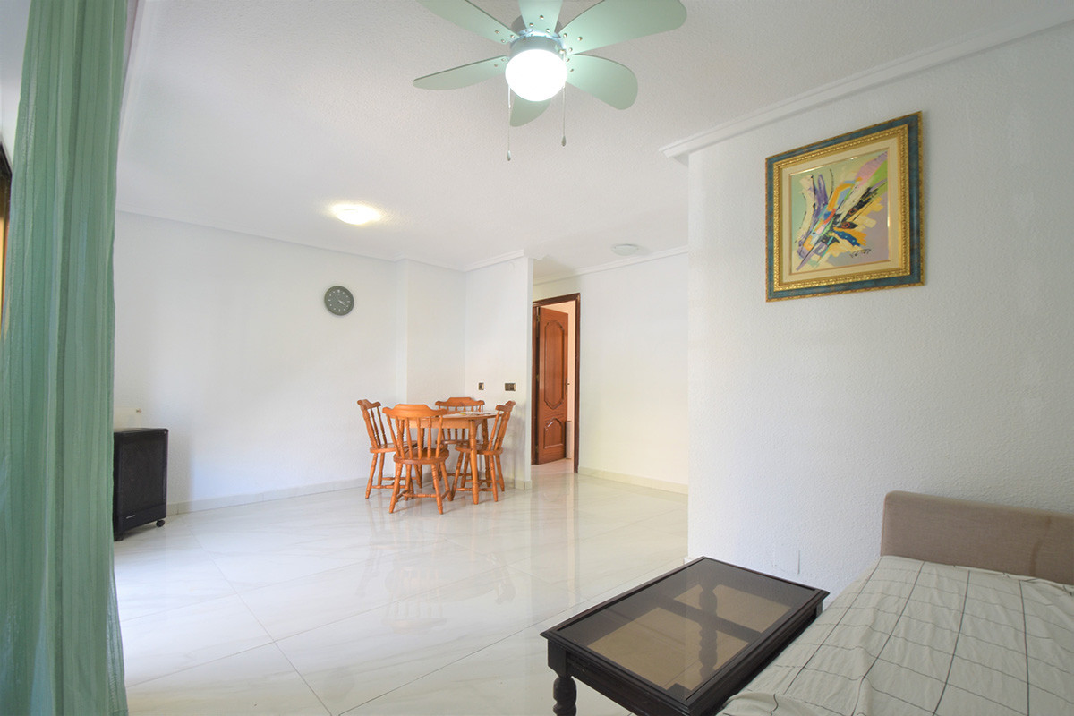 Resale - 3 Bedroom 1 Bathroom Flat / Apartment in Orihuela Costa - La Zenia - Alicante