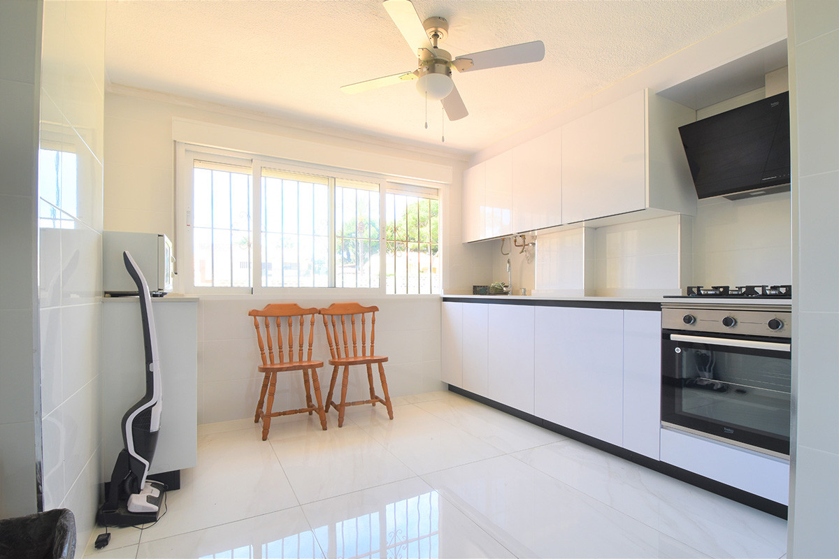 Resale - 3 Bedroom 1 Bathroom Flat / Apartment in Orihuela Costa - La Zenia - Alicante