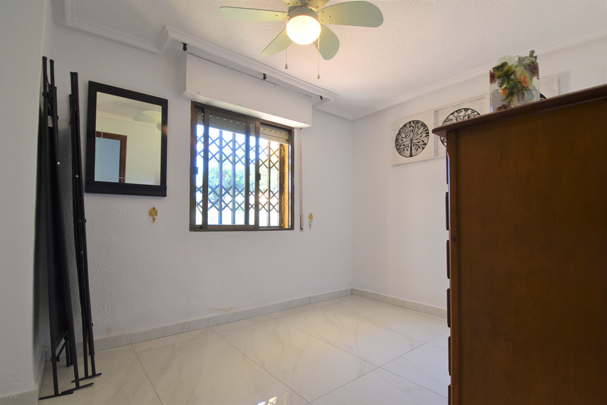 Resale - 3 Bedroom 1 Bathroom Flat / Apartment in Orihuela Costa - La Zenia - Alicante