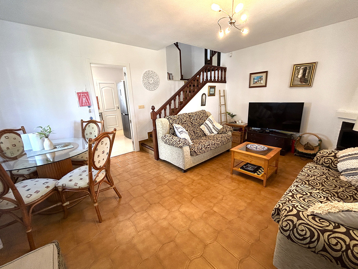 Resale - 4 Bedroom 3 Bathroom Townhouse in Orihuela Costa - Cabo Roig - Alicante