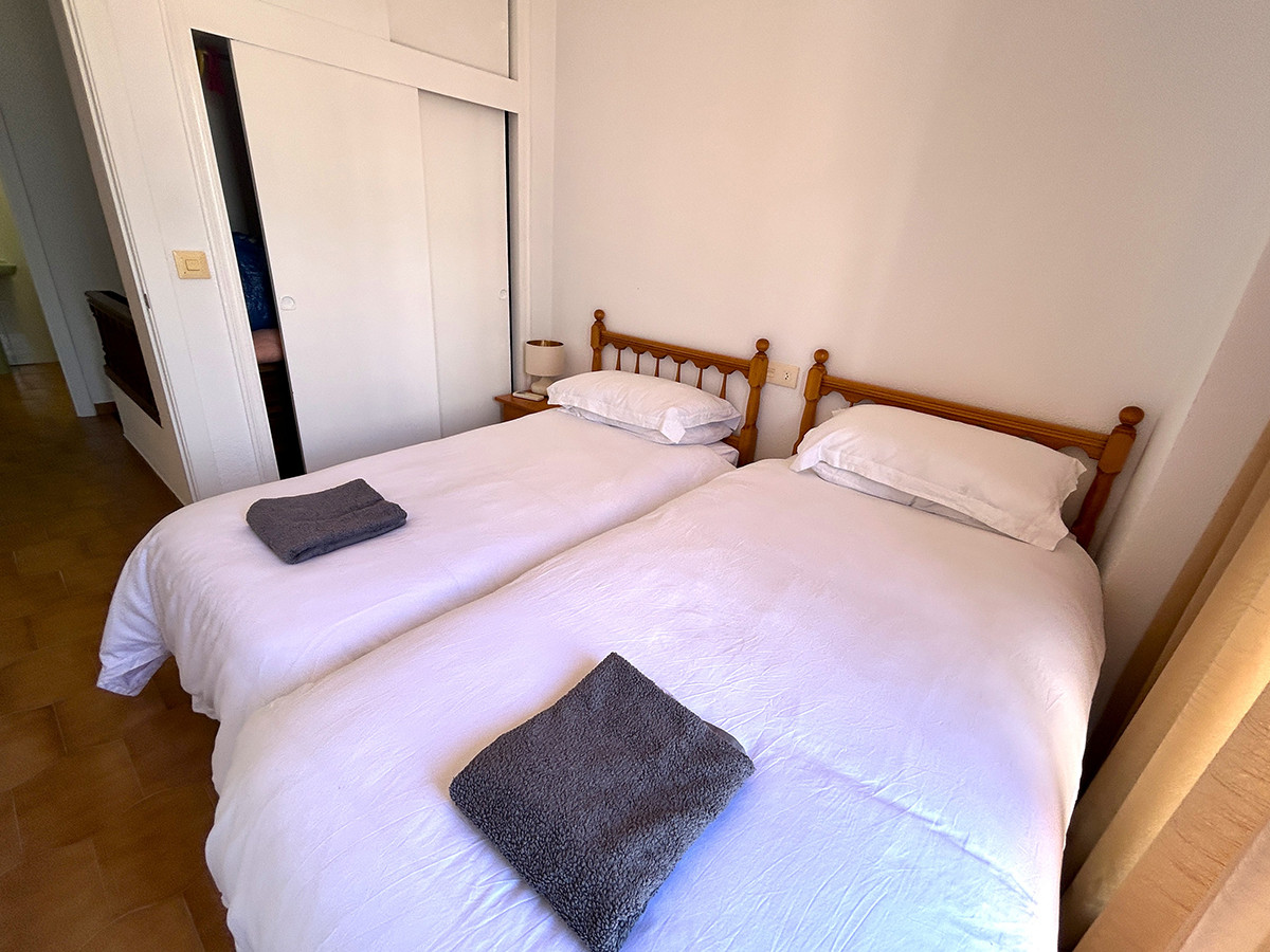 Resale - 4 Bedroom 3 Bathroom Townhouse in Orihuela Costa - Cabo Roig - Alicante