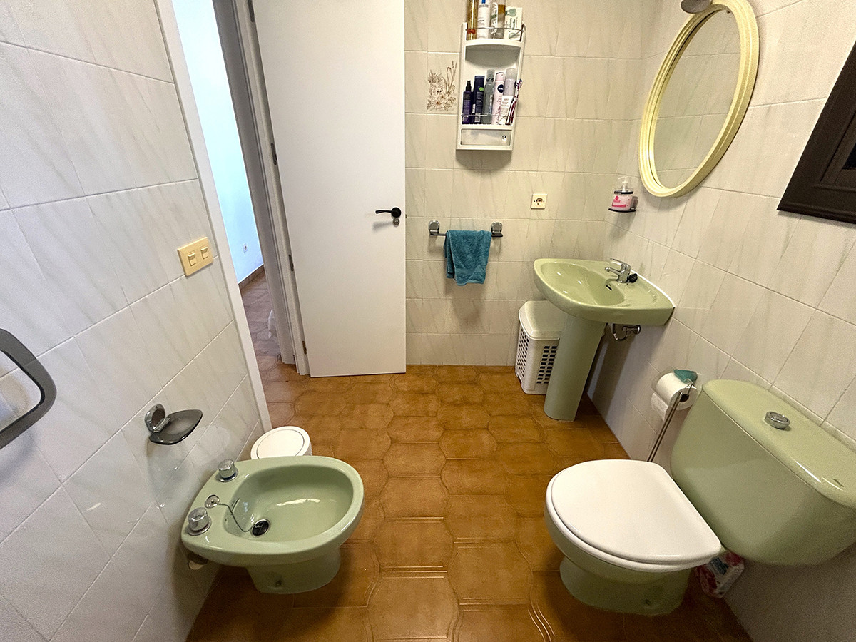 Resale - 4 Bedroom 3 Bathroom Townhouse in Orihuela Costa - Cabo Roig - Alicante