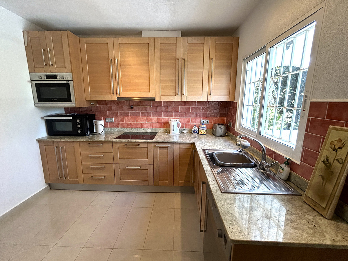 Resale - 4 Bedroom 3 Bathroom Townhouse in Orihuela Costa - Cabo Roig - Alicante