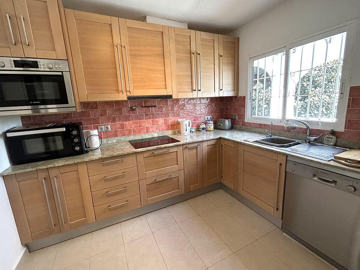 Resale - 4 Bedroom 3 Bathroom Townhouse in Orihuela Costa - Cabo Roig - Alicante