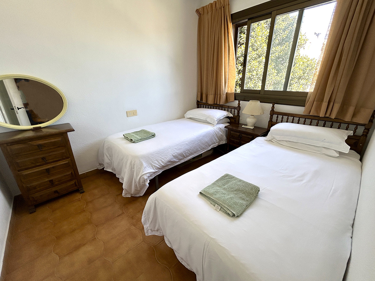 Resale - 4 Bedroom 3 Bathroom Townhouse in Orihuela Costa - Cabo Roig - Alicante