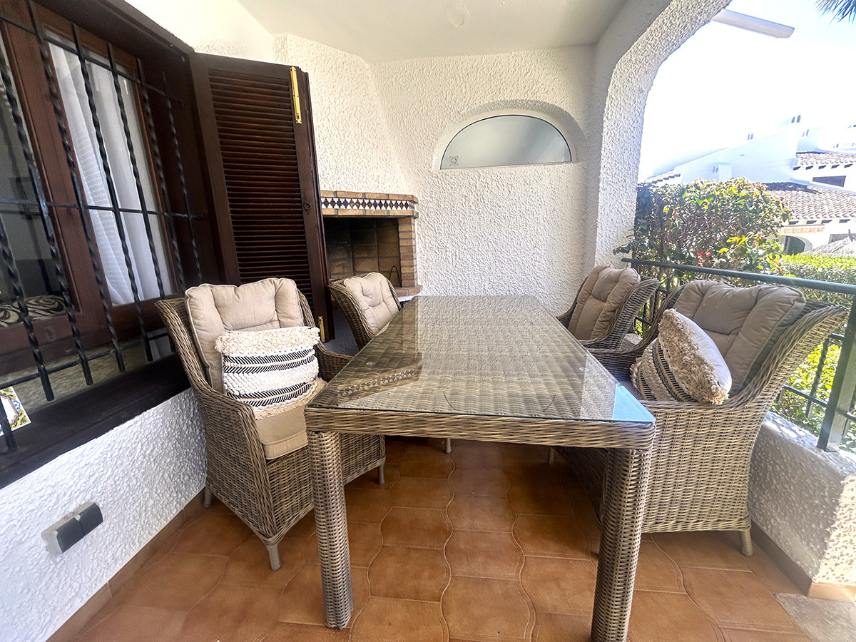 Resale - 4 Bedroom 3 Bathroom Townhouse in Orihuela Costa - Cabo Roig - Alicante