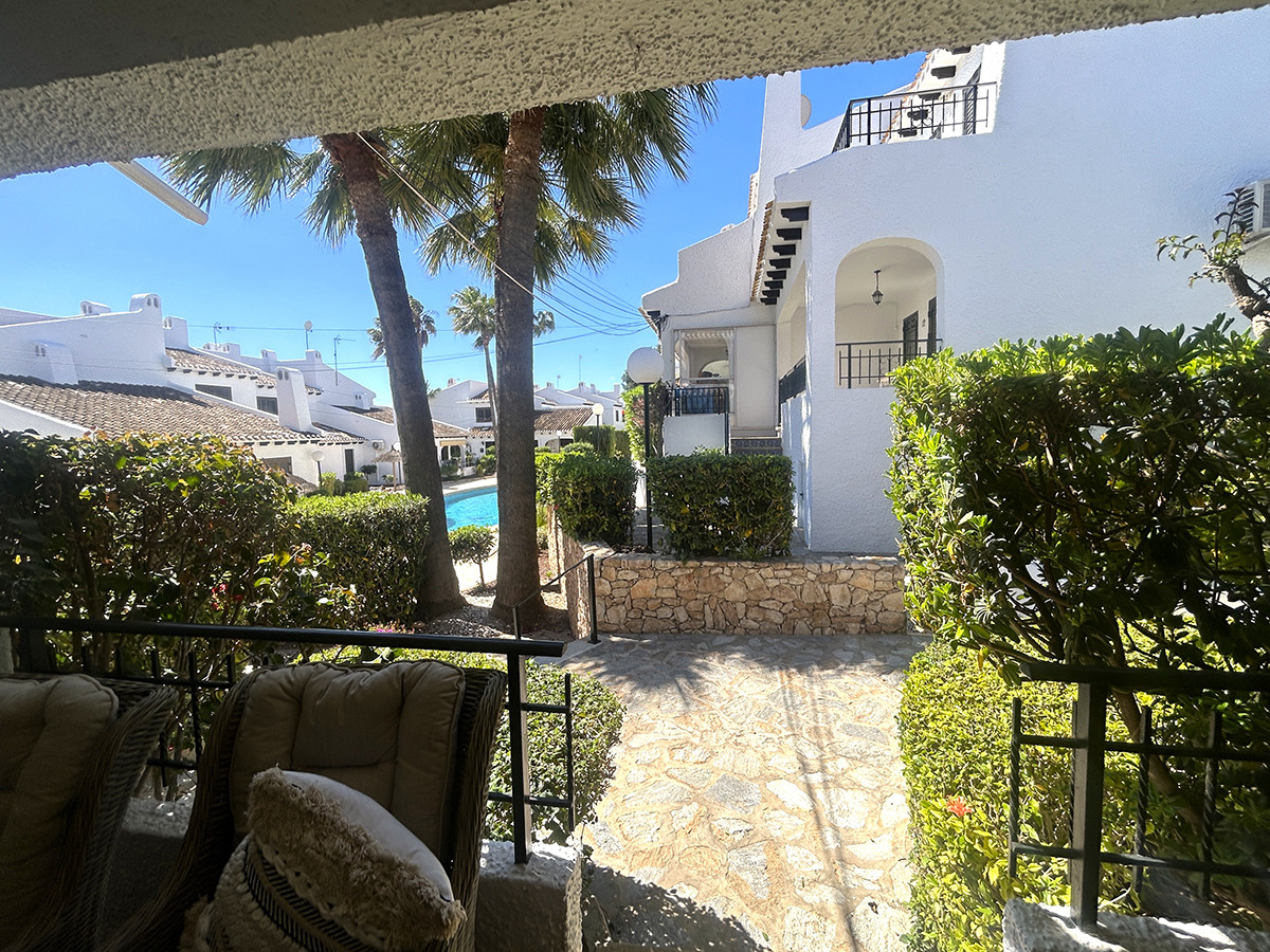 Resale - 4 Bedroom 3 Bathroom Townhouse in Orihuela Costa - Cabo Roig - Alicante