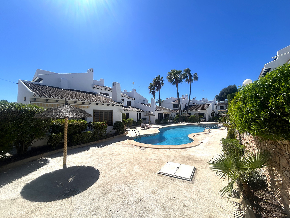 Resale - 4 Bedroom 3 Bathroom Townhouse in Orihuela Costa - Cabo Roig - Alicante