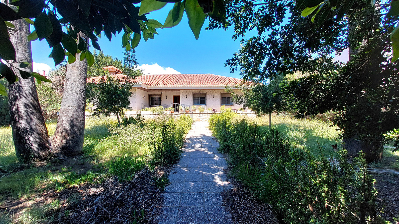 Resale - 5 Bedroom 3 Bathroom Villa in Orihuela Costa - Campoamor - Alicante