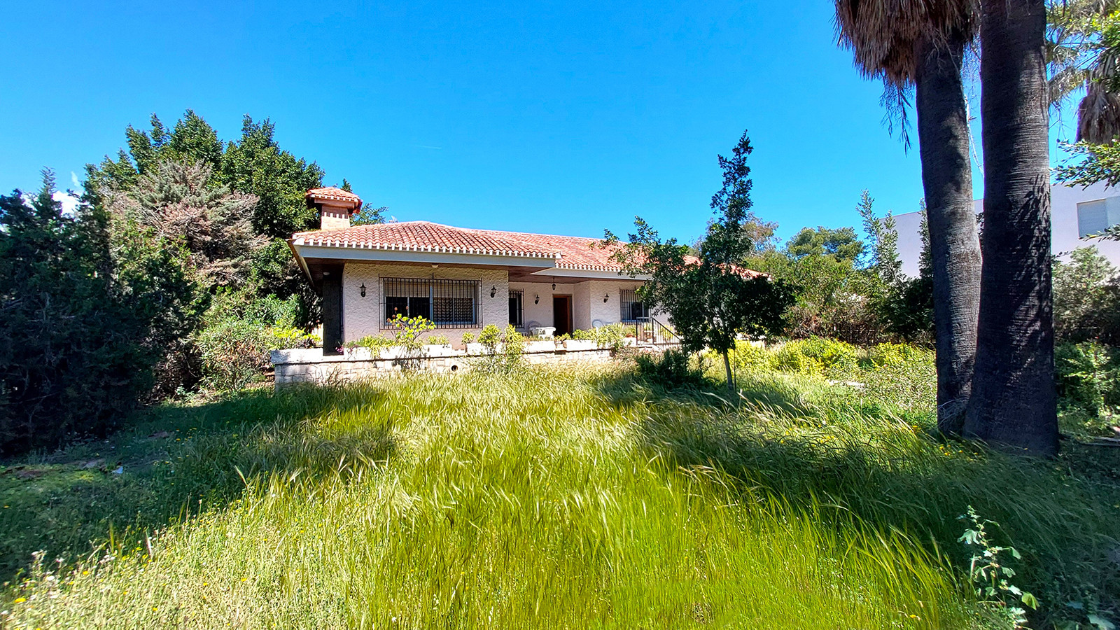 Resale - 5 Bedroom 3 Bathroom Villa in Orihuela Costa - Campoamor - Alicante