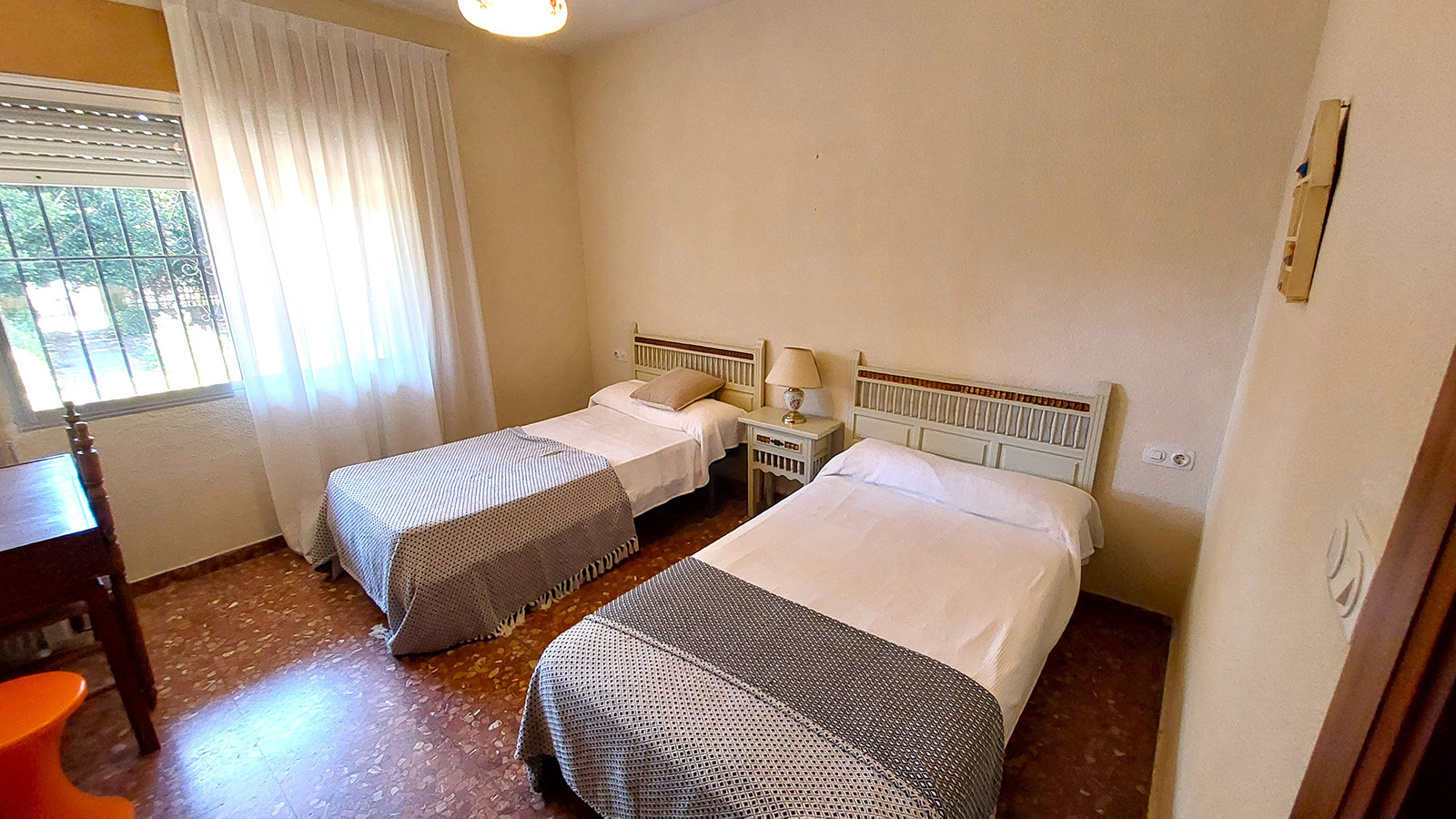 Resale - 5 Bedroom 3 Bathroom Villa in Orihuela Costa - Campoamor - Alicante