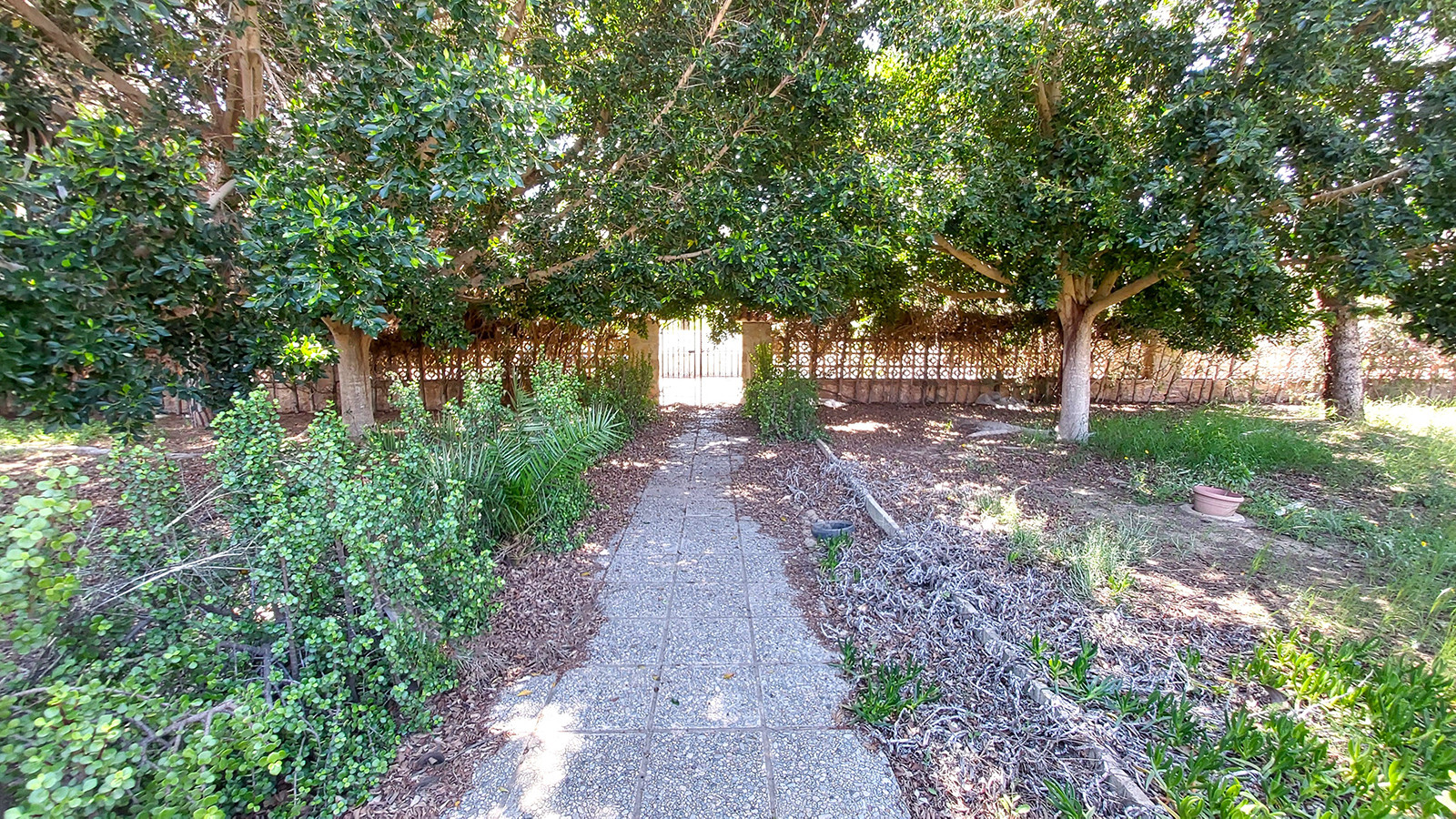 Resale - 5 Bedroom 3 Bathroom Villa in Orihuela Costa - Campoamor - Alicante