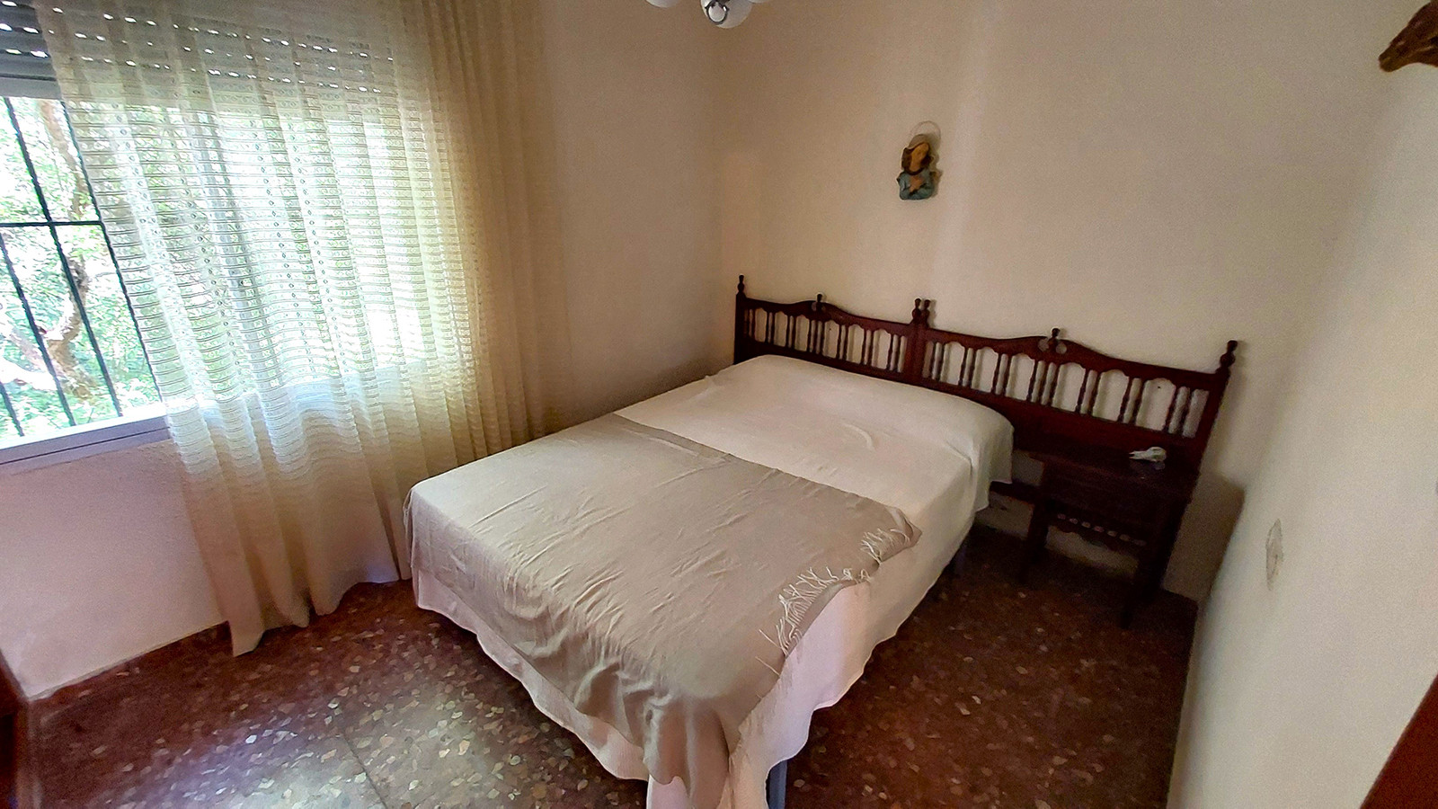 Resale - 5 Bedroom 3 Bathroom Villa in Orihuela Costa - Campoamor - Alicante