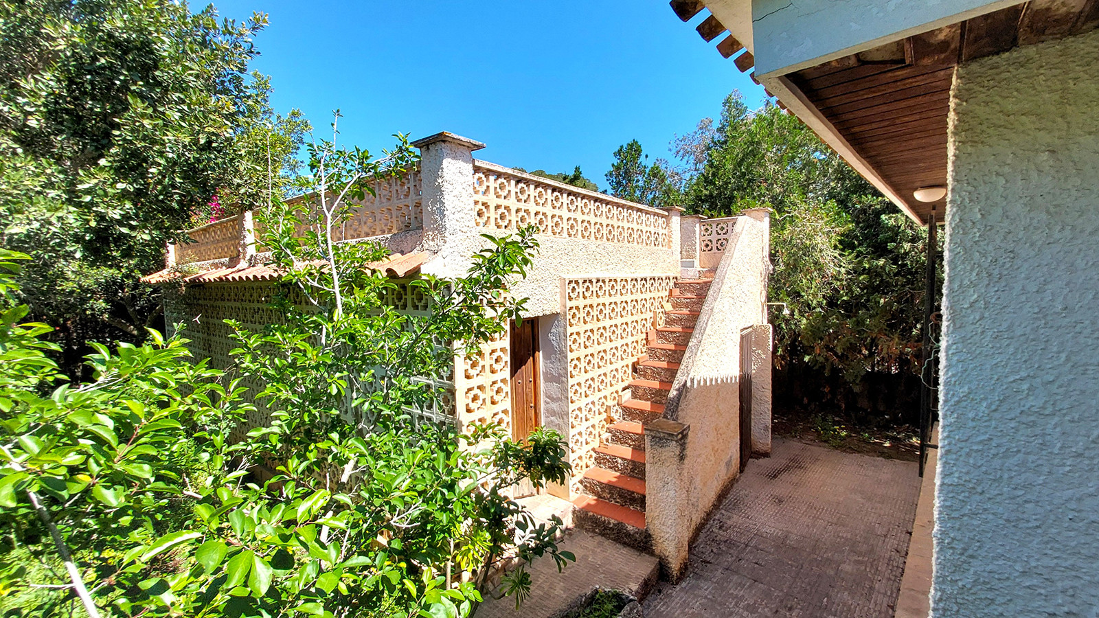 Resale - 5 Bedroom 3 Bathroom Villa in Orihuela Costa - Campoamor - Alicante