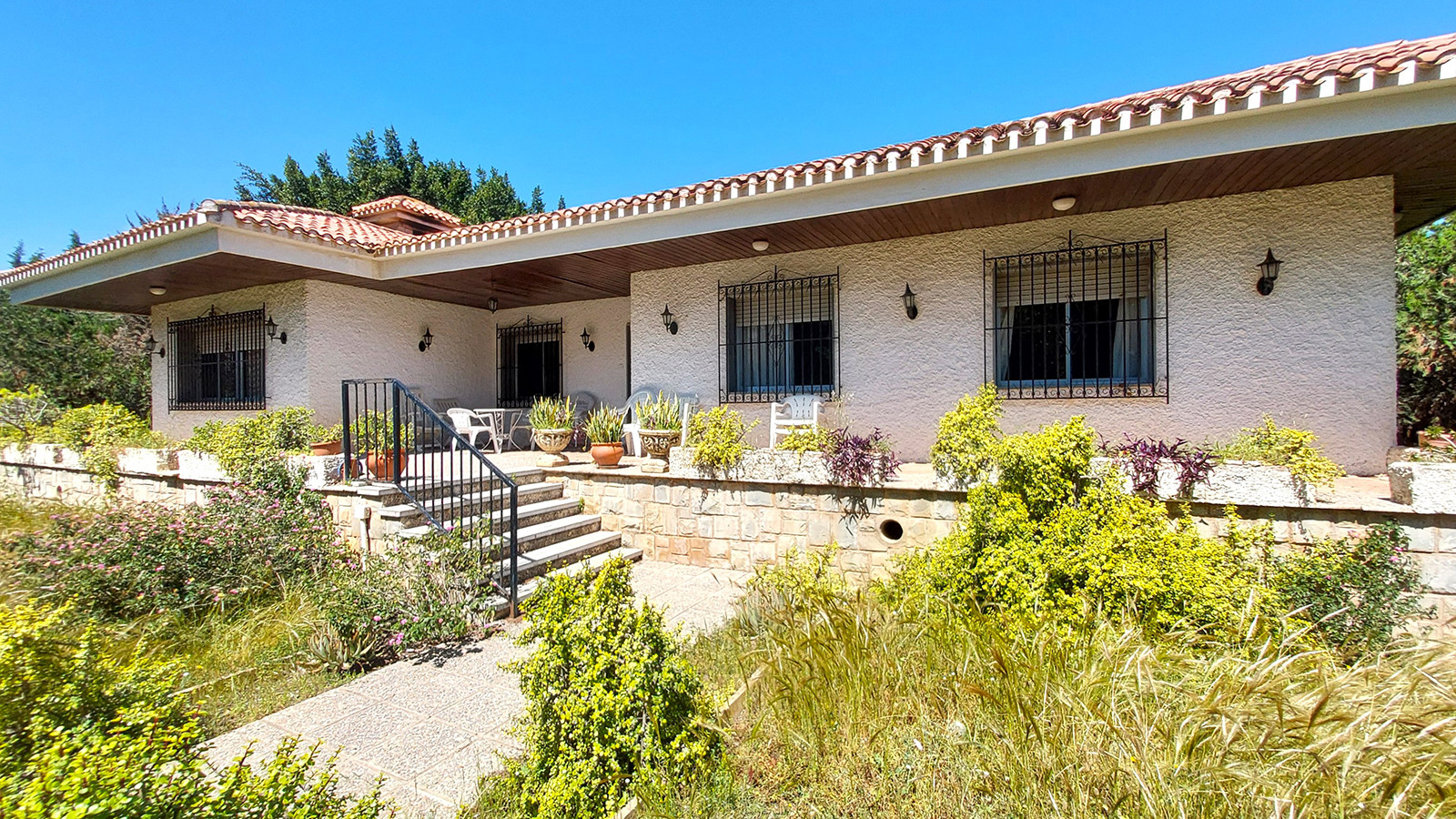 Resale - 5 Bedroom 3 Bathroom Villa in Orihuela Costa - Campoamor - Alicante