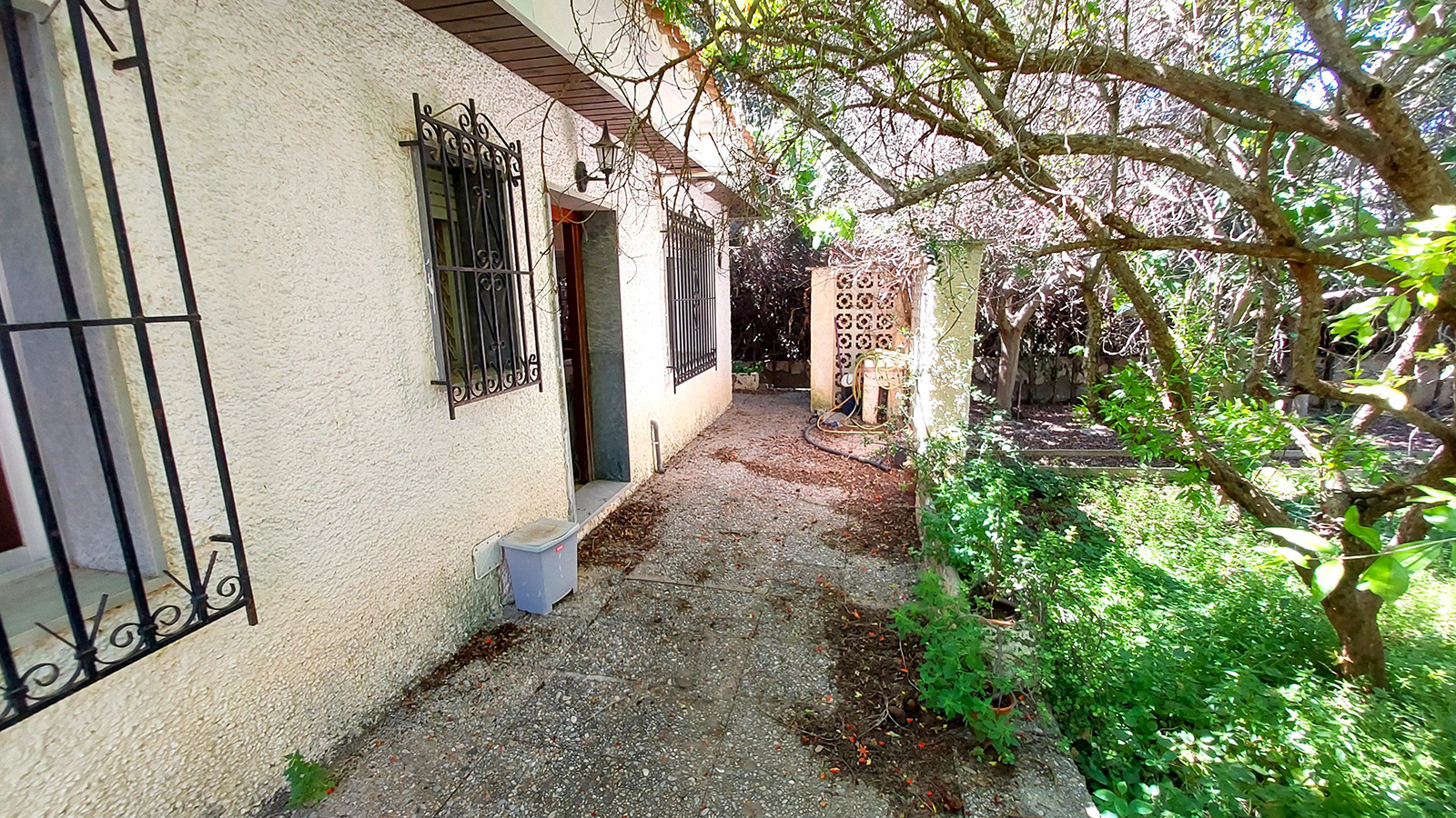 Resale - 5 Bedroom 3 Bathroom Villa in Orihuela Costa - Campoamor - Alicante