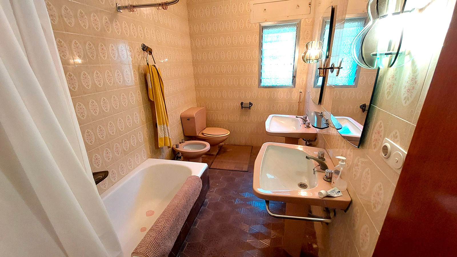 Resale - 5 Bedroom 3 Bathroom Villa in Orihuela Costa - Campoamor - Alicante