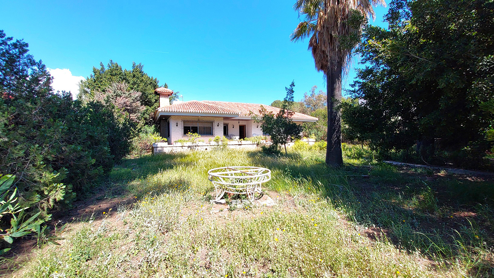 Resale - 5 Bedroom 3 Bathroom Villa in Orihuela Costa - Campoamor - Alicante