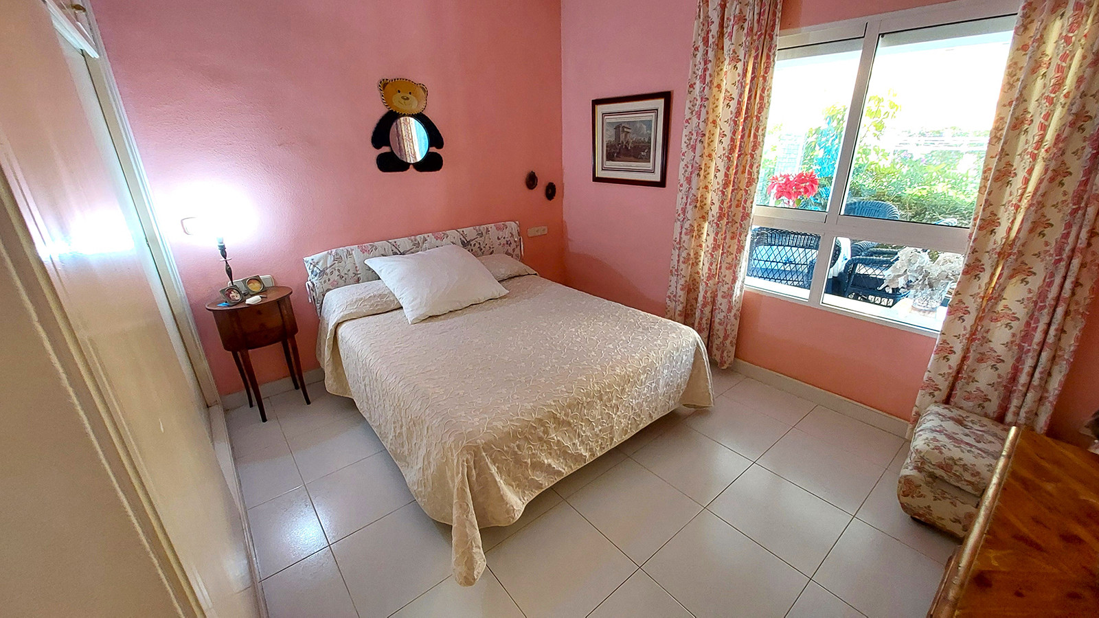 Resale - 6 Bedroom 3 Bathroom Villa in Orihuela Costa - Campoamor - Alicante