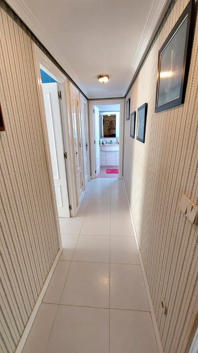 Resale - 6 Bedroom 3 Bathroom Villa in Orihuela Costa - Campoamor - Alicante