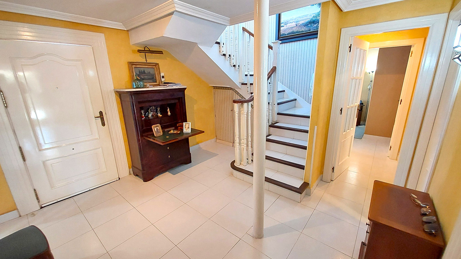 Resale - 6 Bedroom 3 Bathroom Villa in Orihuela Costa - Campoamor - Alicante