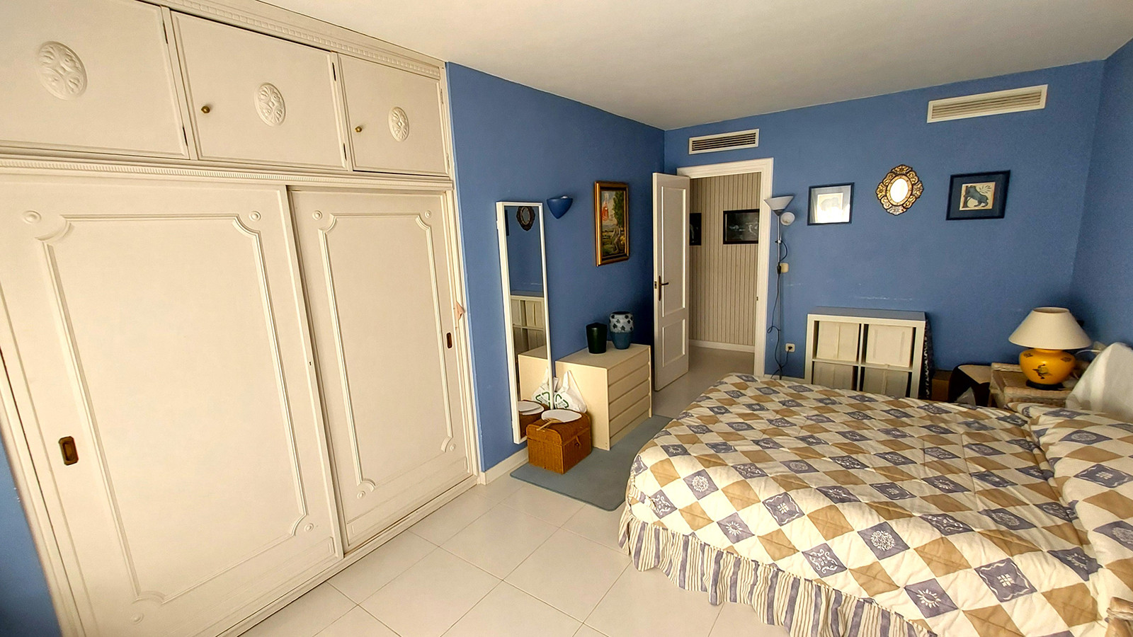 Resale - 6 Bedroom 3 Bathroom Villa in Orihuela Costa - Campoamor - Alicante