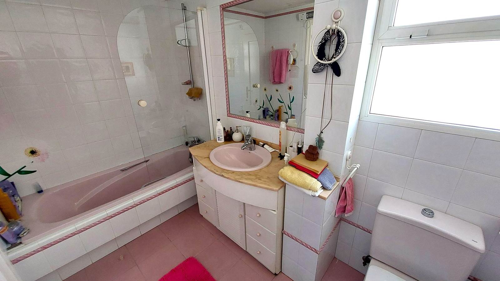 Resale - 6 Bedroom 3 Bathroom Villa in Orihuela Costa - Campoamor - Alicante