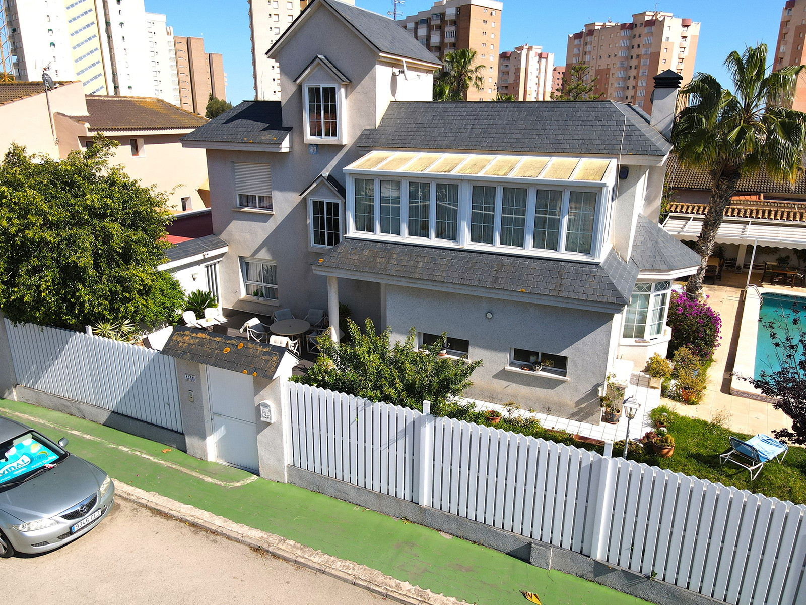 Resale - 6 Bedroom 3 Bathroom Villa in Orihuela Costa - Campoamor - Alicante