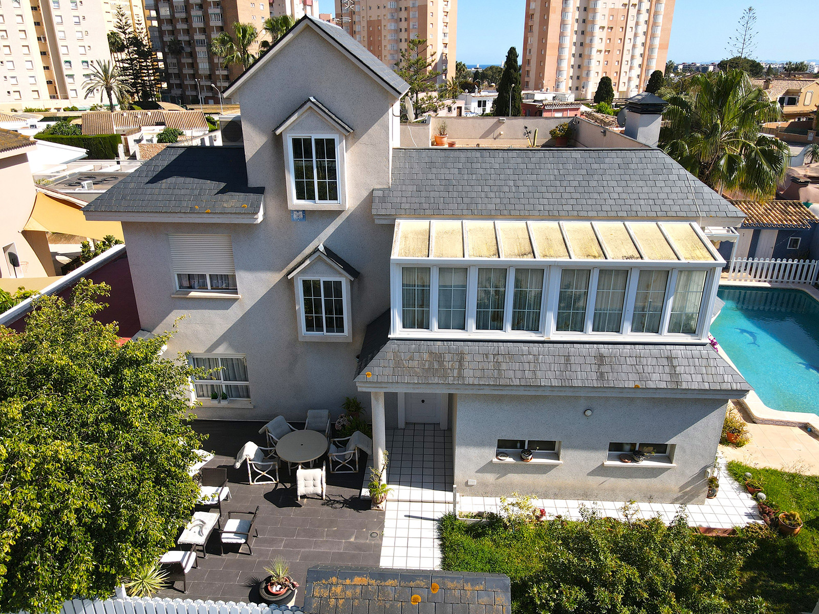 Resale - 6 Bedroom 3 Bathroom Villa in Orihuela Costa - Campoamor - Alicante