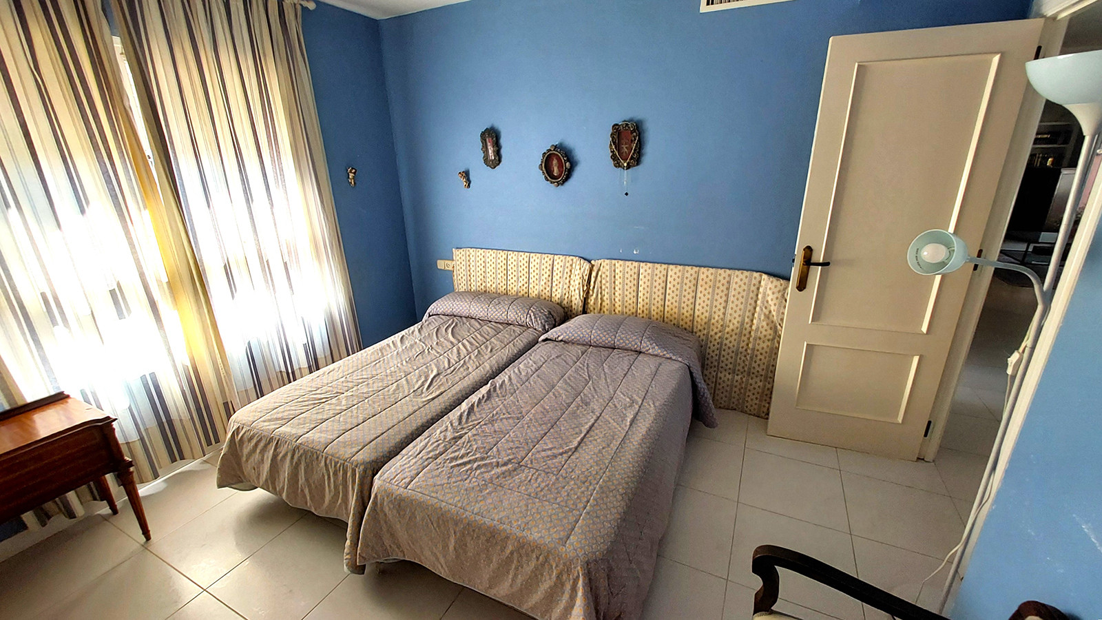 Resale - 6 Bedroom 3 Bathroom Villa in Orihuela Costa - Campoamor - Alicante