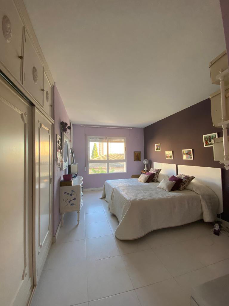 Resale - 6 Bedroom 3 Bathroom Villa in Orihuela Costa - Campoamor - Alicante