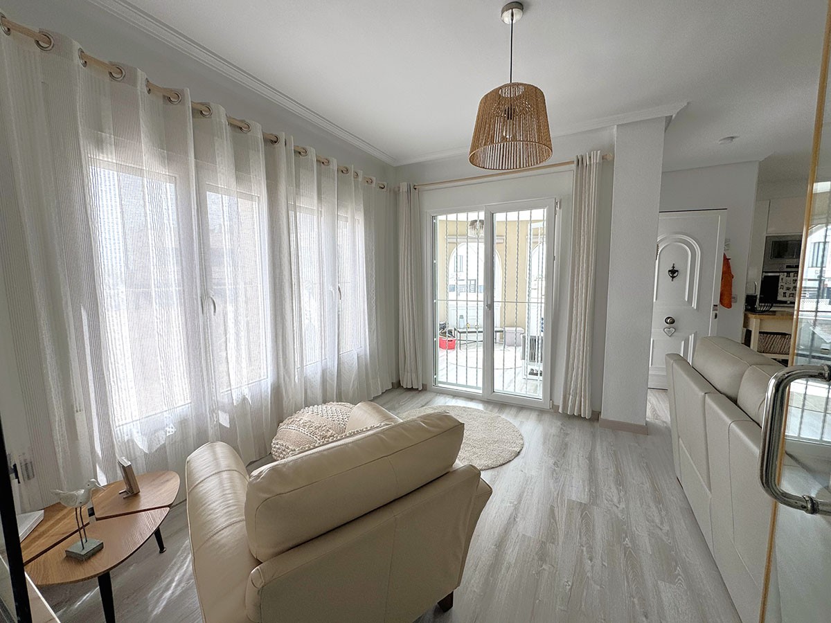 Resale - 2 Bedroom 2 Bathroom Villa in Orihuela Costa - Lomas de Cabo Roig - Alicante