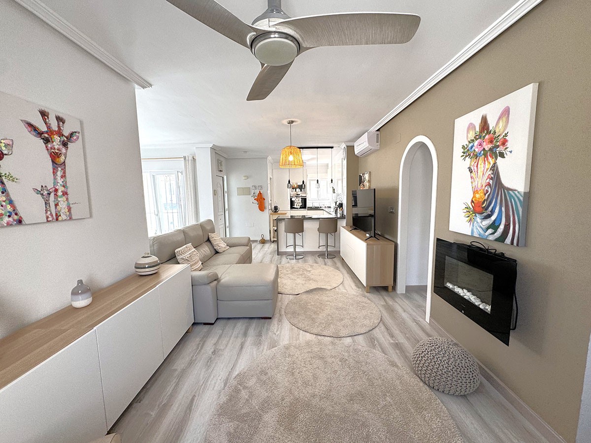 Resale - 2 Bedroom 2 Bathroom Villa in Orihuela Costa - Lomas de Cabo Roig - Alicante