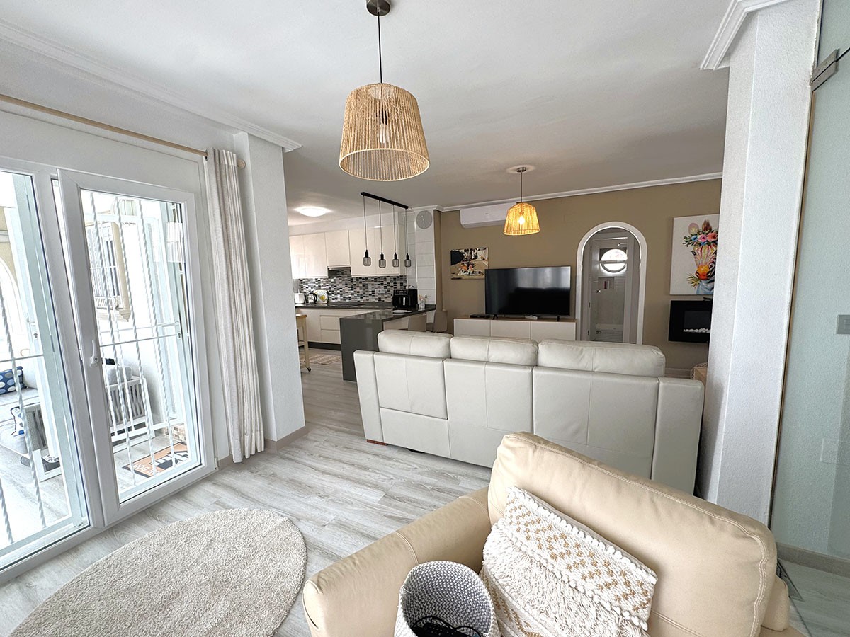 Resale - 2 Bedroom 2 Bathroom Villa in Orihuela Costa - Lomas de Cabo Roig - Alicante