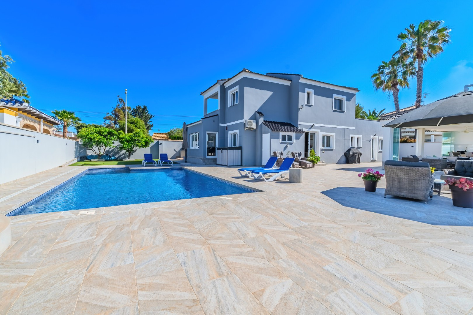 Resale - 5 Bedroom 4 Bathroom Villa in Orihuela Costa - Cabo Roig - Alicante