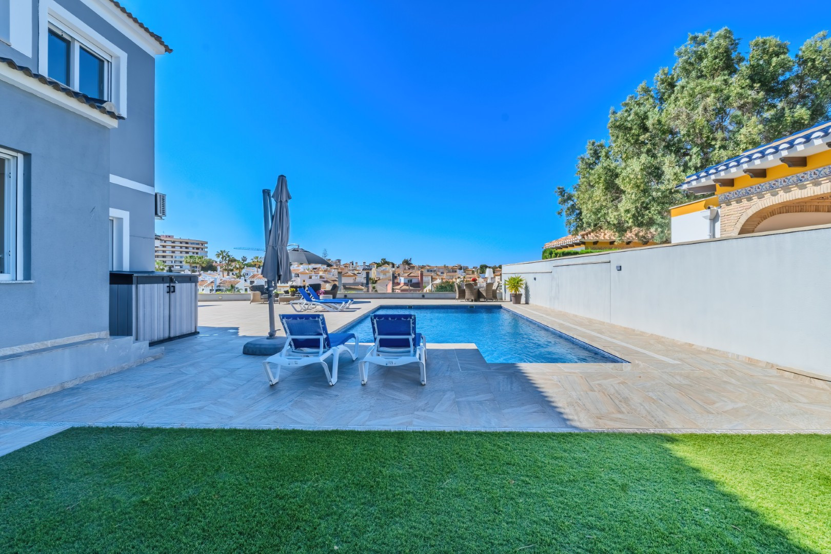 Resale - 5 Bedroom 4 Bathroom Villa in Orihuela Costa - Cabo Roig - Alicante