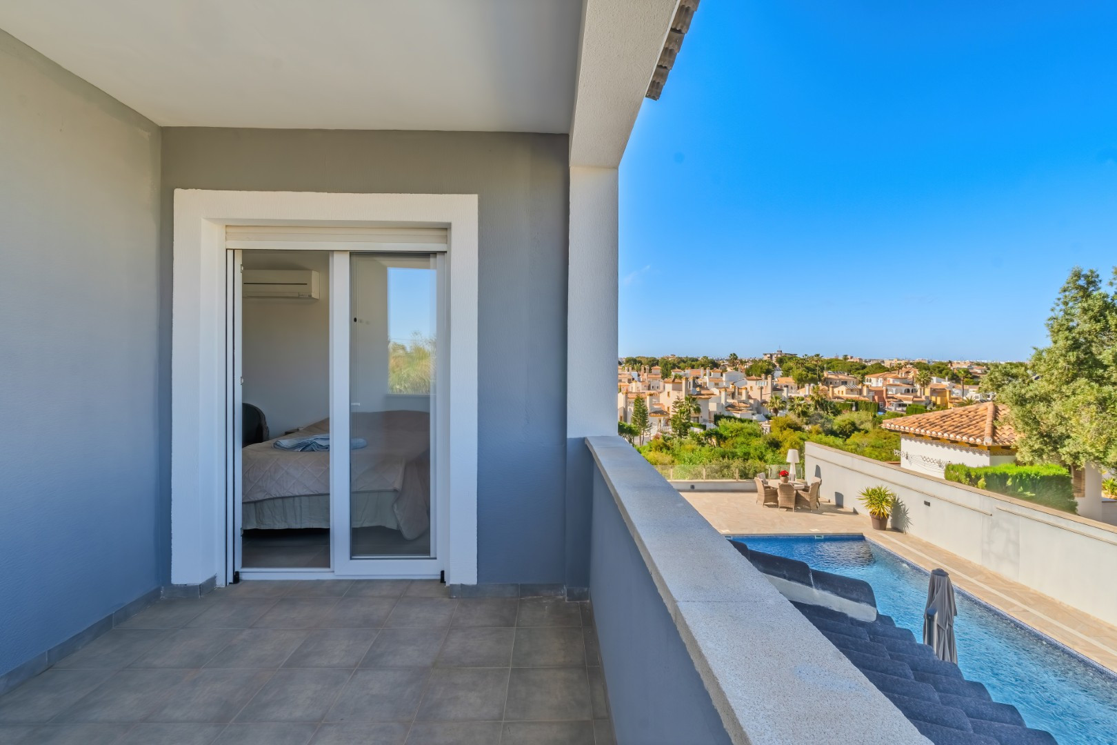 Resale - 5 Bedroom 4 Bathroom Villa in Orihuela Costa - Cabo Roig - Alicante