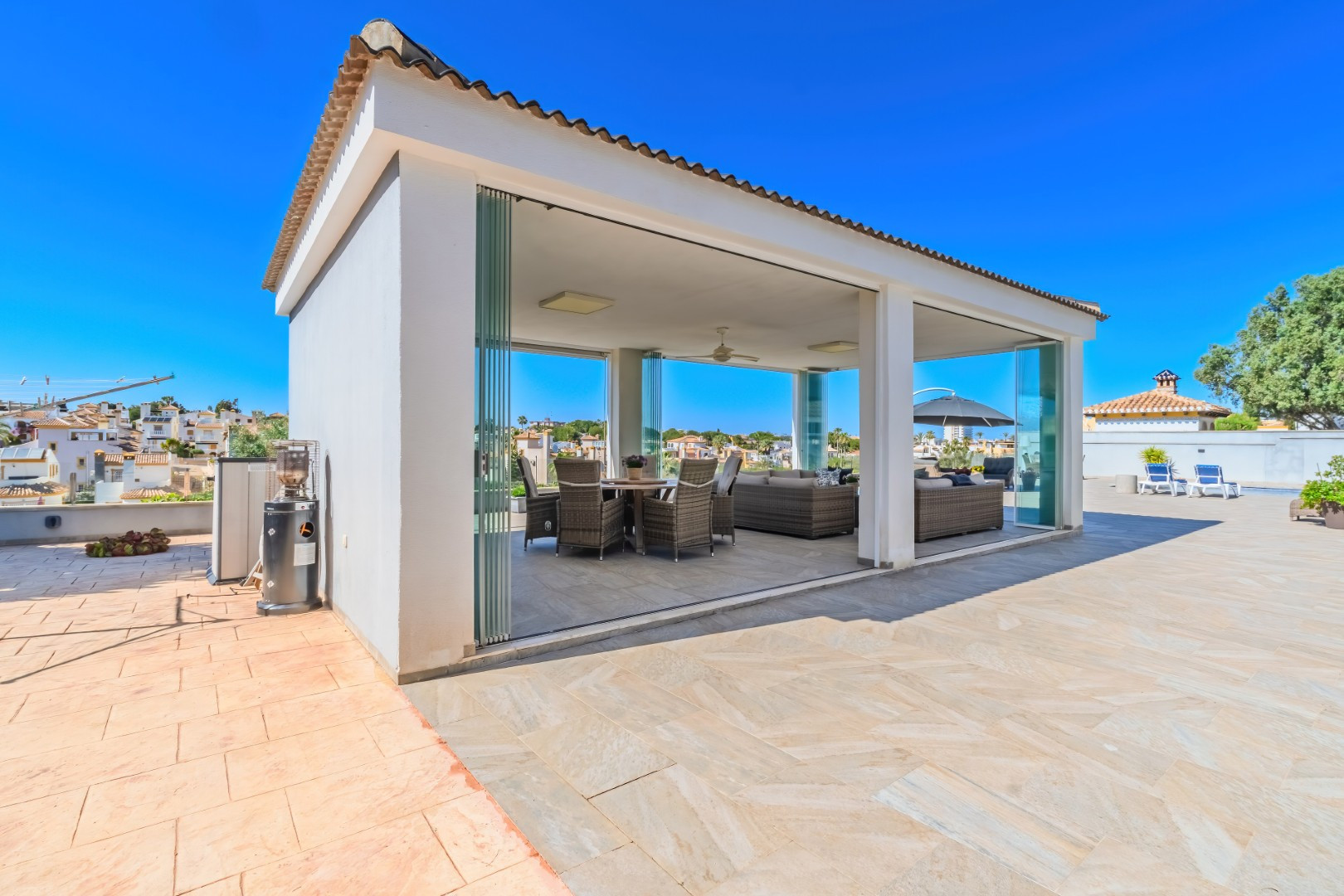 Resale - 5 Bedroom 4 Bathroom Villa in Orihuela Costa - Cabo Roig - Alicante